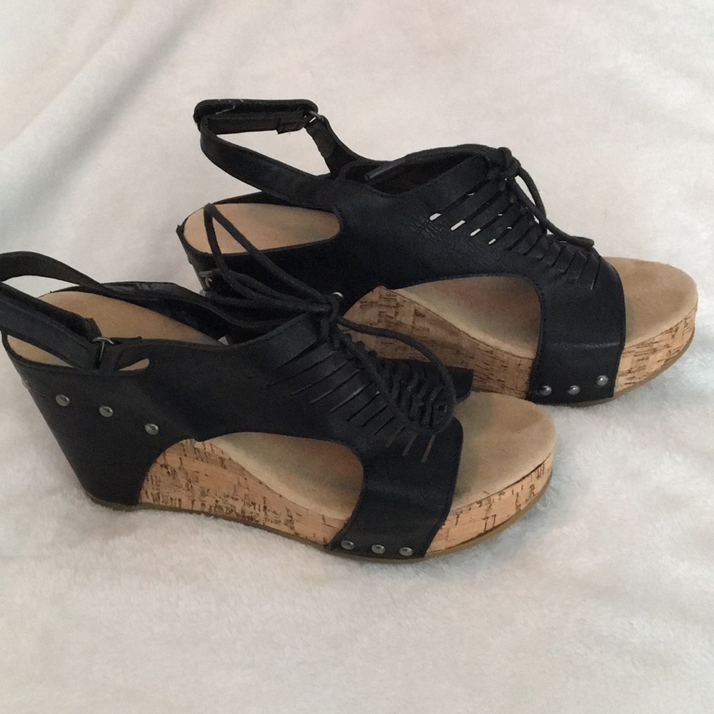 Black Wedges